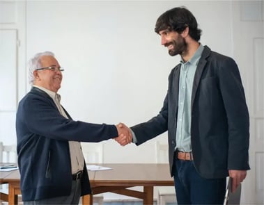 Un entretien annuel d'évaluation se déroule le plus souvent entre un manager et son collaborateur