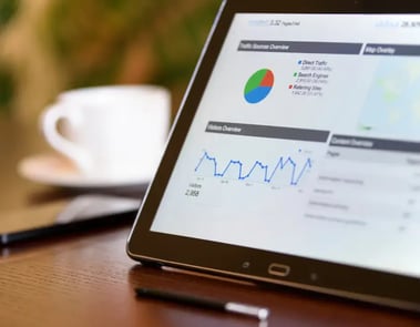 Un tableau de bord RH intègre des indicateurs quantitatifs et qualitatifs