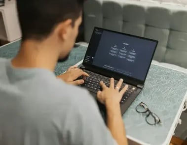 Un RH utilise ChatGPT pour simplifier sa gestion administrative